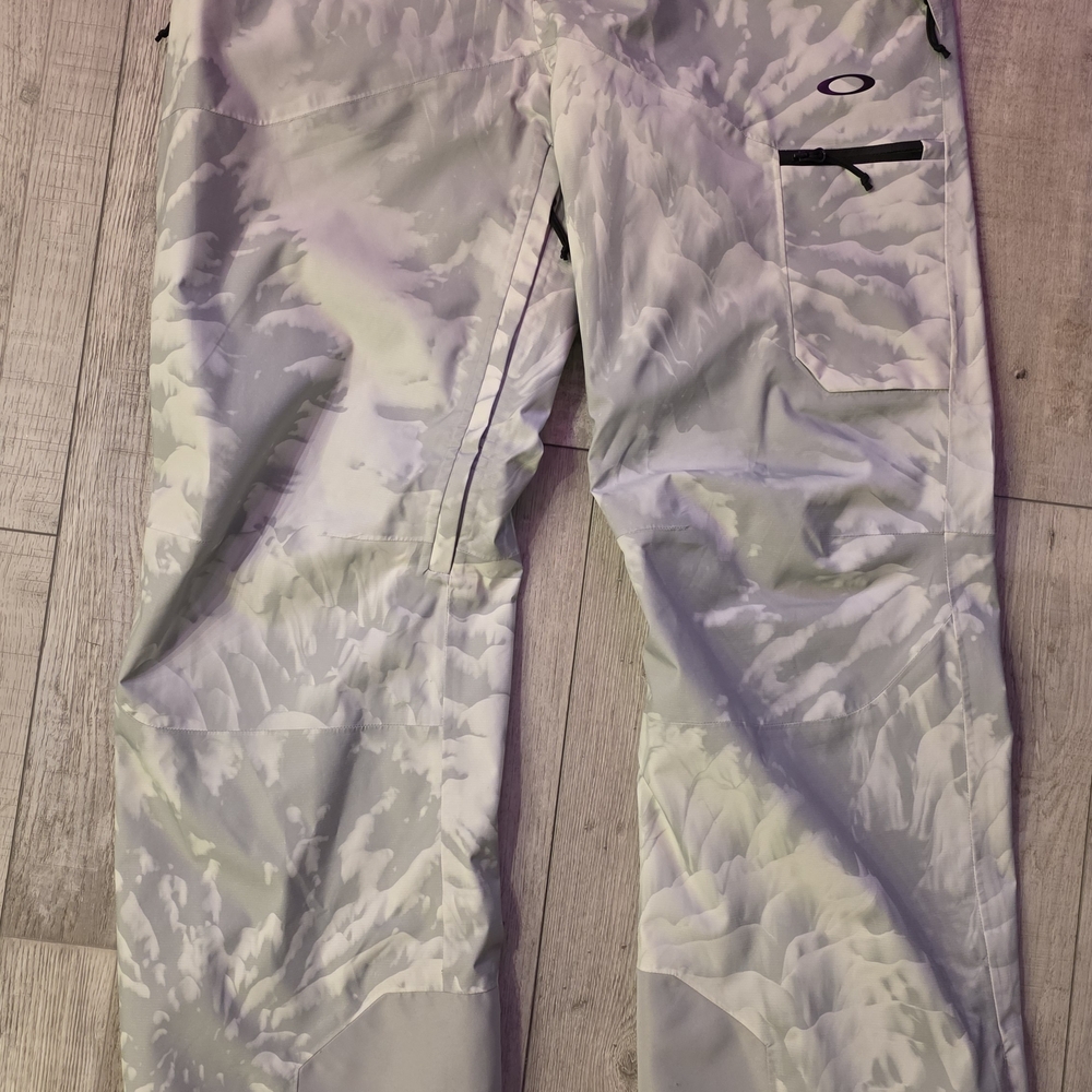 Oakley Gray & White Cammo Snowboarding Pants